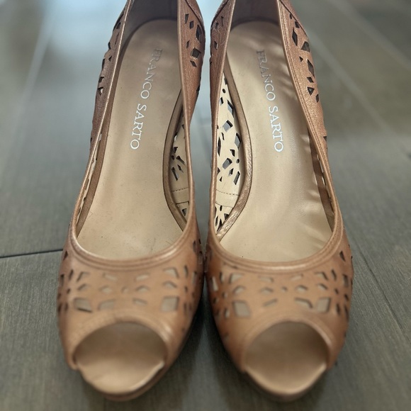 Gorgeous pair of Franco Sarto high heel shoes - Picture 4 of 4